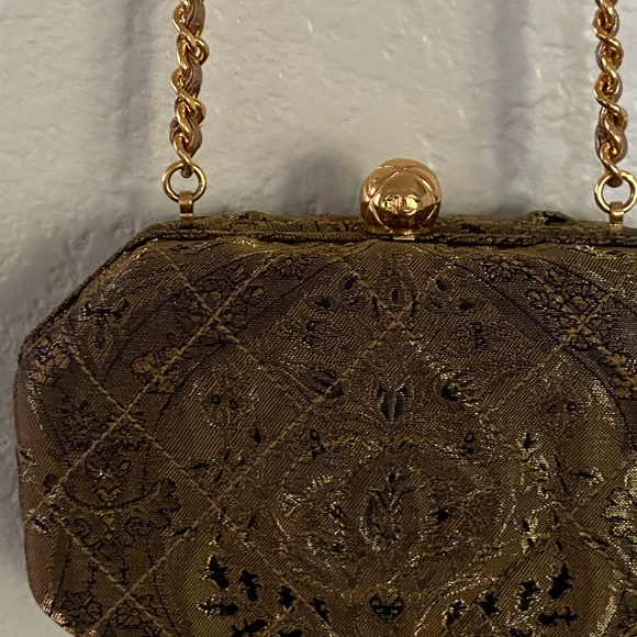 AUTHENTIC CHANEL Gold Brocade Evening Clutch w/ gold hardware shoulder strap - Picture 9 of 11